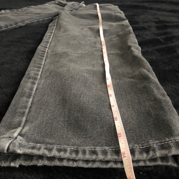 ❌SOLD❌DARK WASH TOMMY HILFIGER CARGO PANTS - Picture 5 of 7